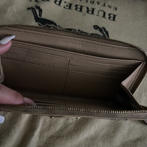 Burberry handbag with matching wallet - Picture 2 of 6